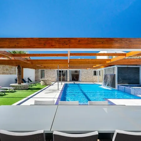 Βίλα Whome | Hideaway Luxury Family *