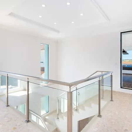 Whome | Hideaway Luxury Family *