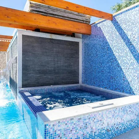 Whome | Hideaway Luxury Family