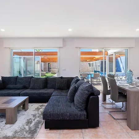 Whome | Hideaway Luxury Family Βίλα