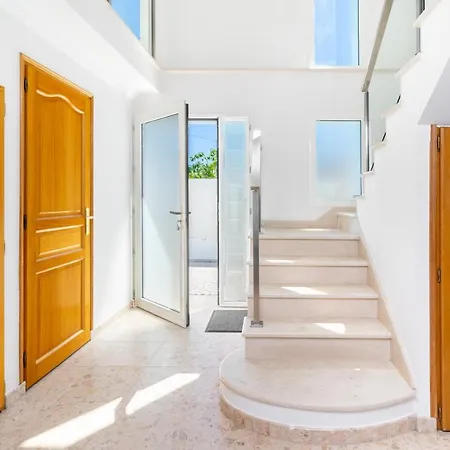 Βίλα Whome | Hideaway Luxury Family *