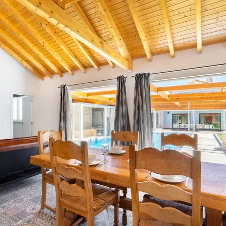 Βίλα Whome | Hideaway Luxury Family *