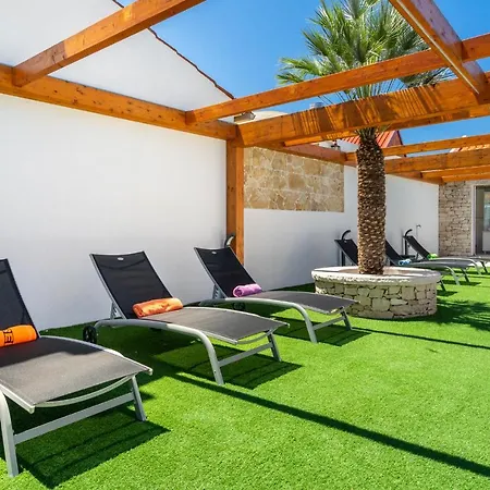 Whome | Hideaway Luxury Family *